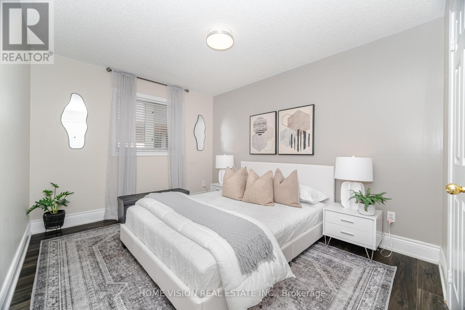 Photo 33 of 6560 Western Skies Way W, Mississauga ON