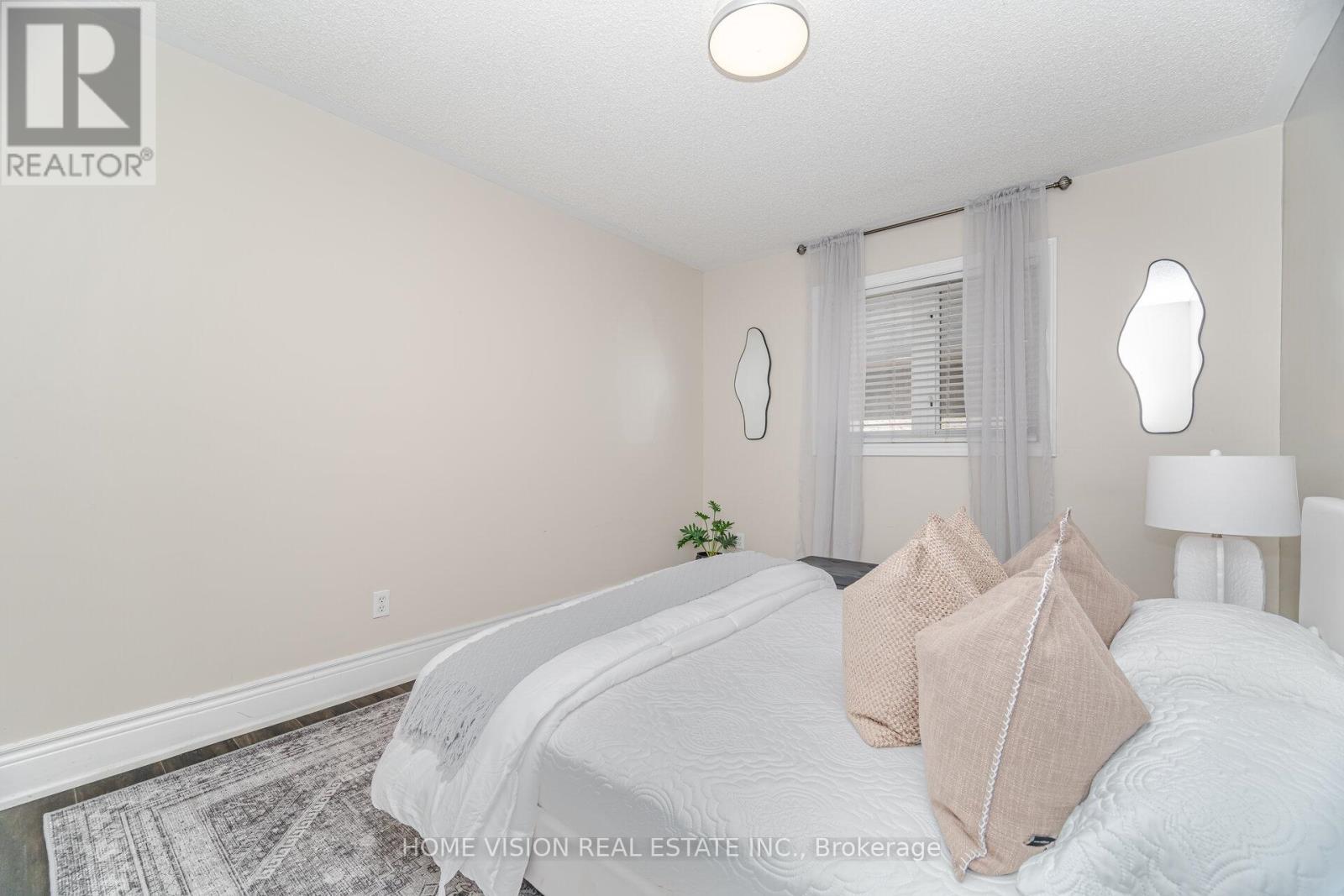 Photo 34 of 6560 Western Skies Way W, Mississauga ON