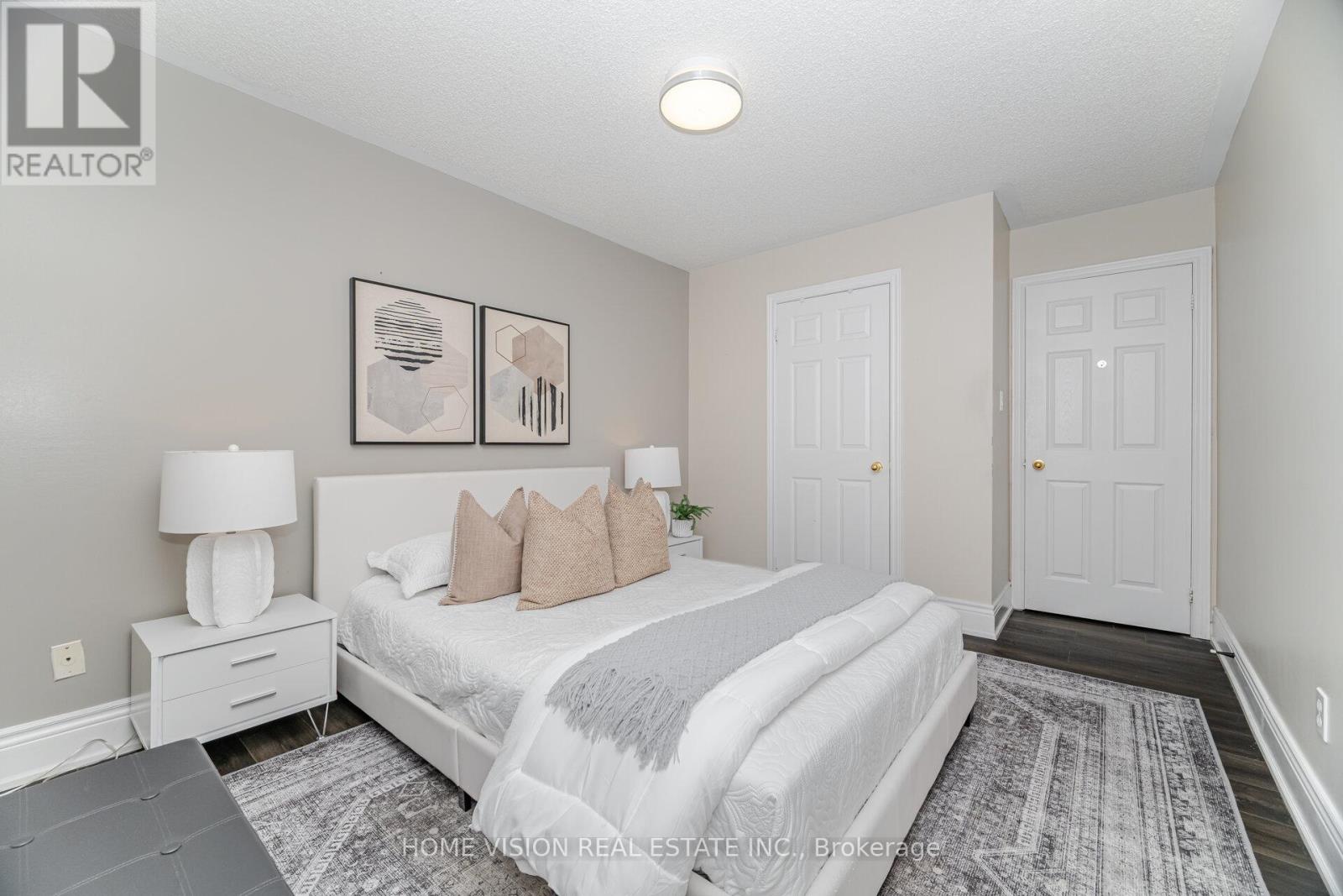 Photo 35 of 6560 Western Skies Way W, Mississauga ON