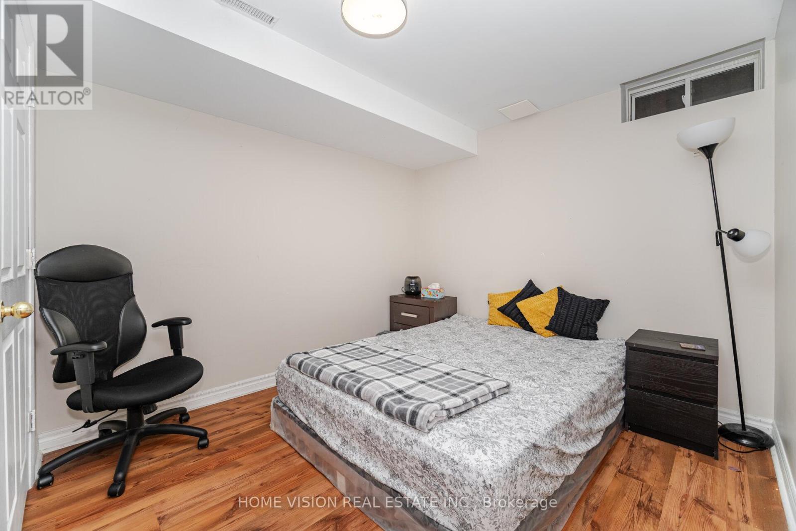 Photo 42 of 6560 Western Skies Way W, Mississauga ON