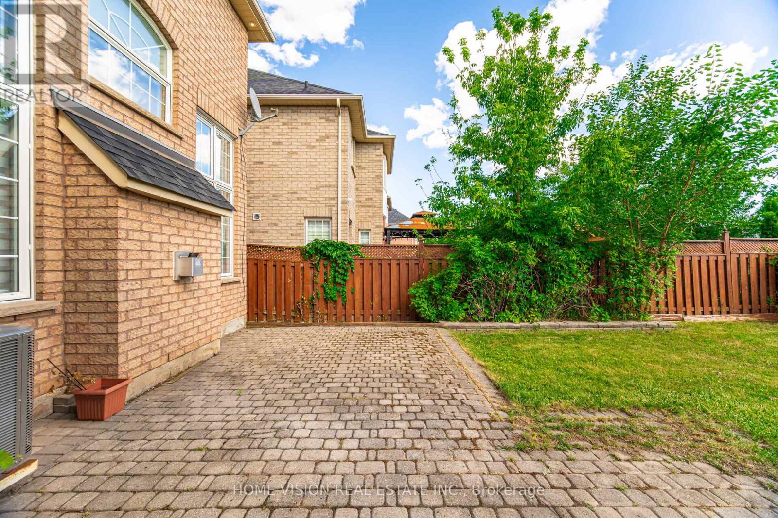 Photo 43 of 6560 Western Skies Way W, Mississauga ON
