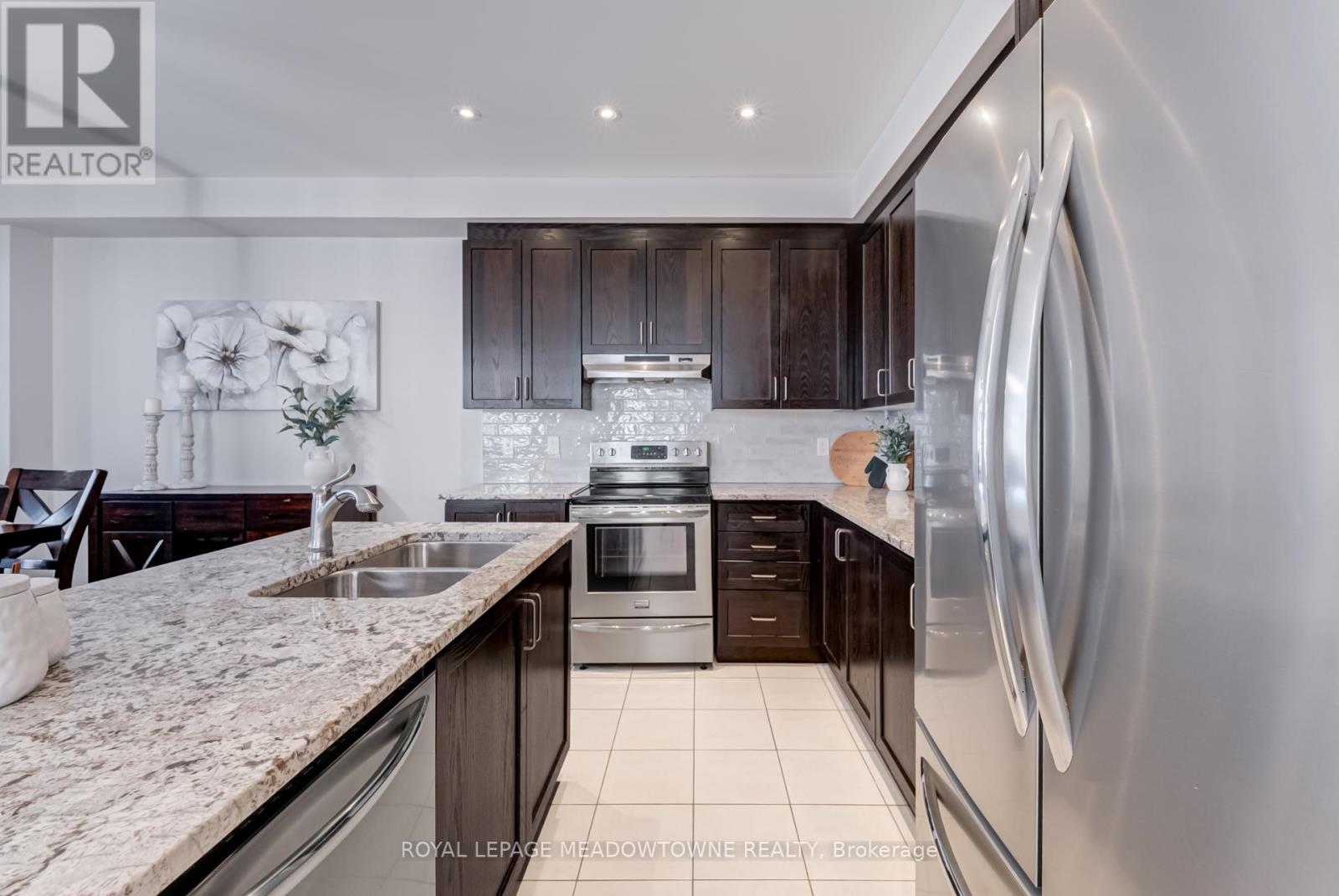 Photo 11 of 43 Ridgegate Crescent, Halton Hills ON