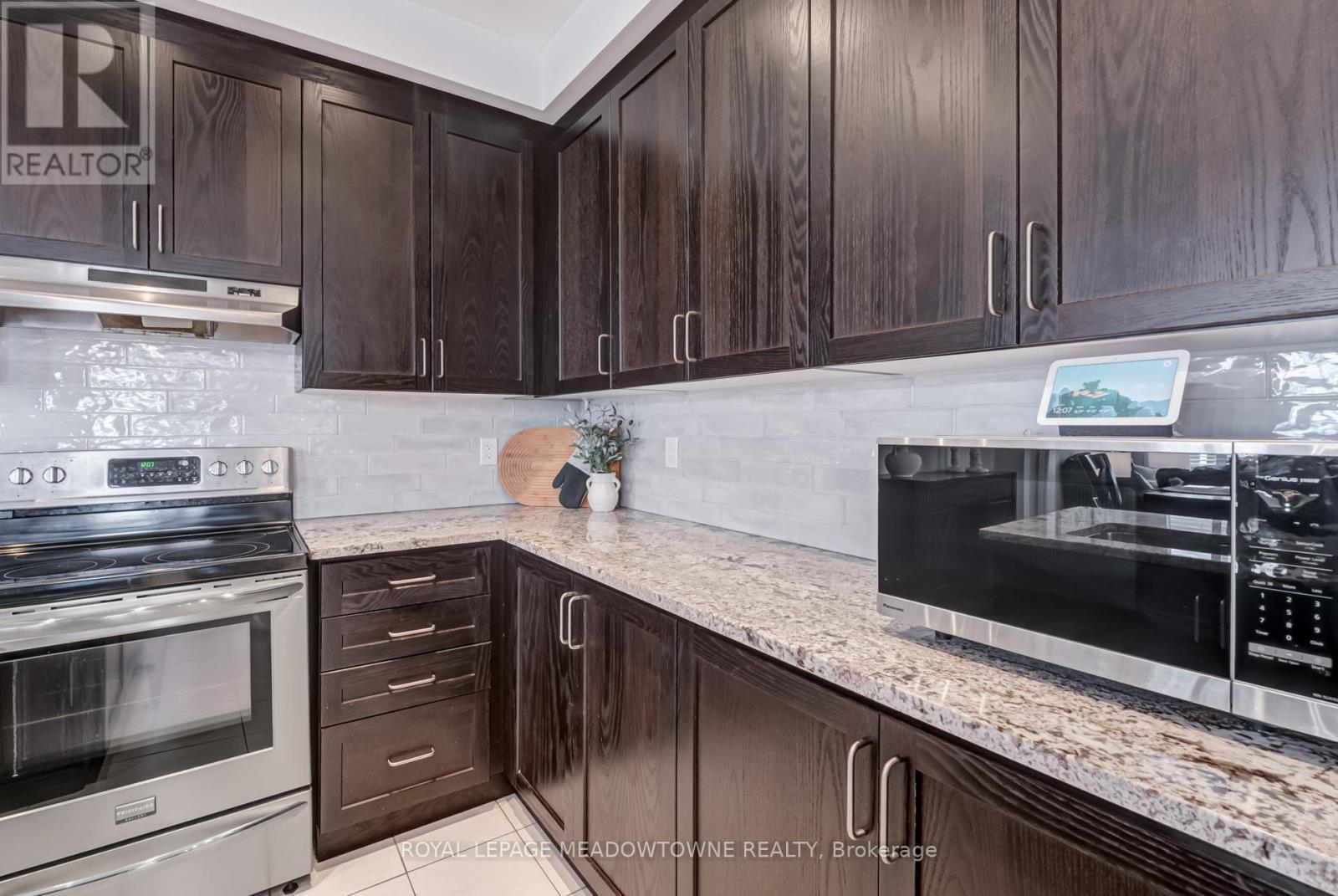 Photo 12 of 43 Ridgegate Crescent, Halton Hills ON