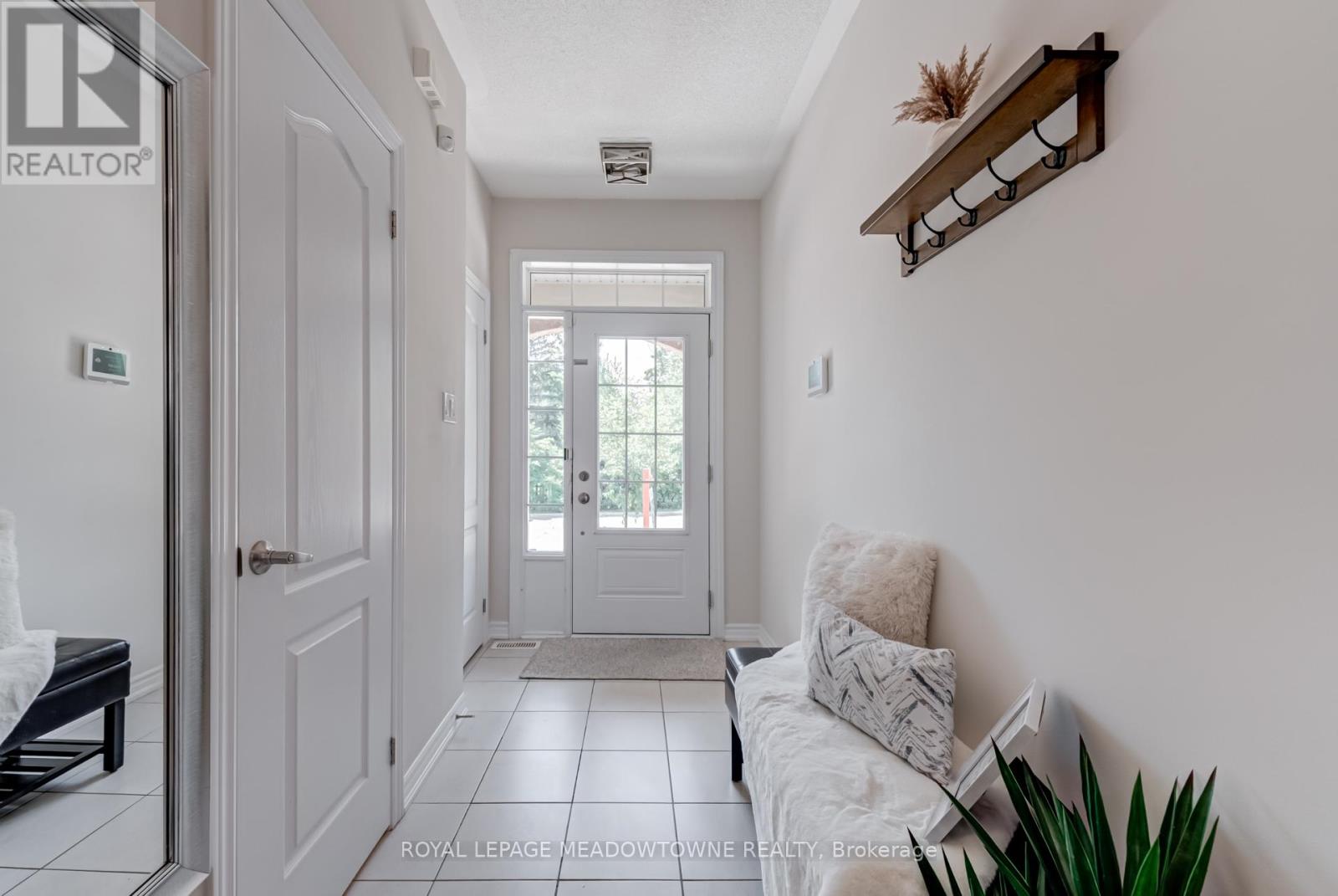 Photo 2 of 43 Ridgegate Crescent, Halton Hills ON