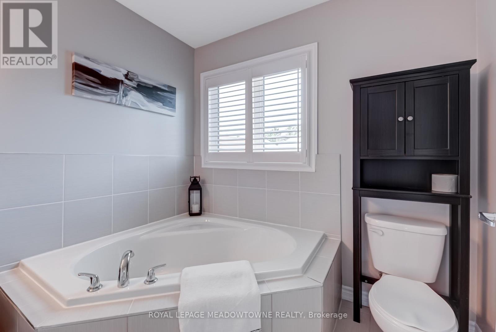 Photo 27 of 43 Ridgegate Crescent, Halton Hills ON