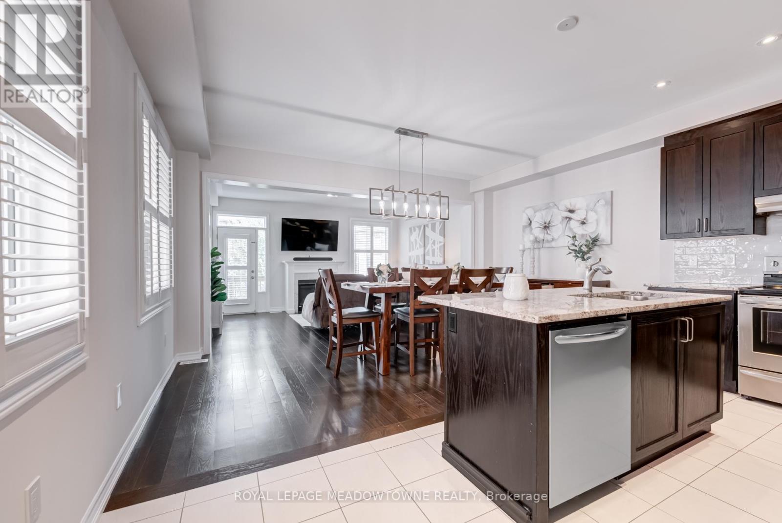 Photo 4 of 43 Ridgegate Crescent, Halton Hills ON