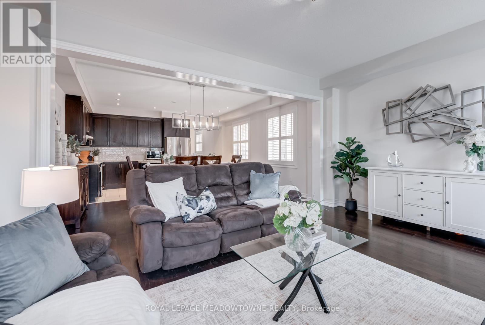 Photo 8 of 43 Ridgegate Crescent, Halton Hills ON