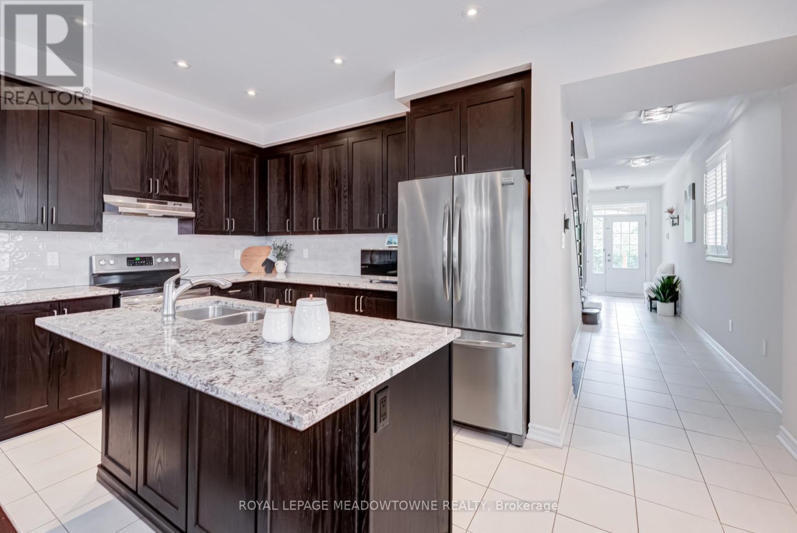 Photo 9 of 43 Ridgegate Crescent, Halton Hills ON