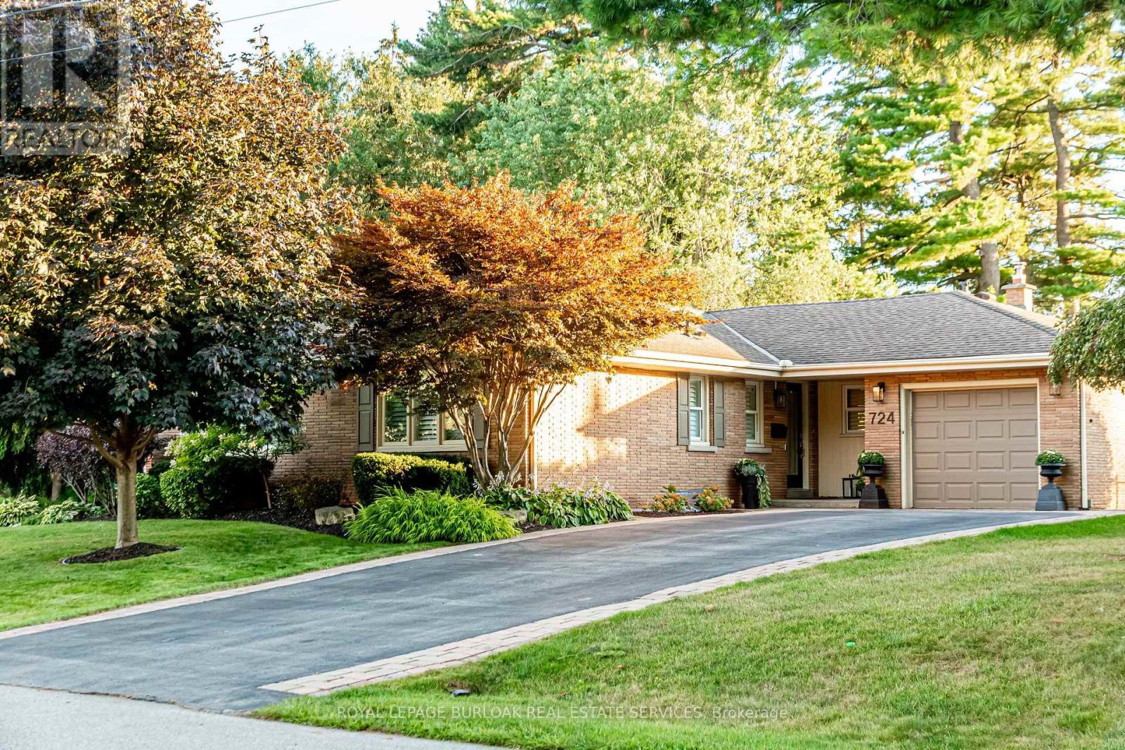 Photo 1 of 724 Kingsway Drive, Burlington ON