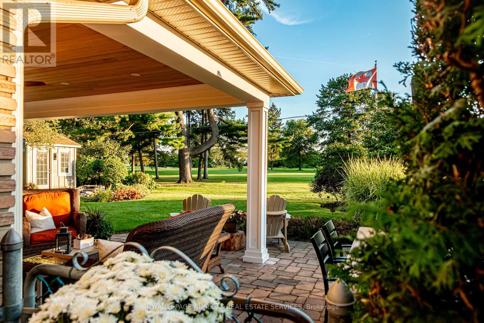 Photo 2 of 724 Kingsway Drive, Burlington ON