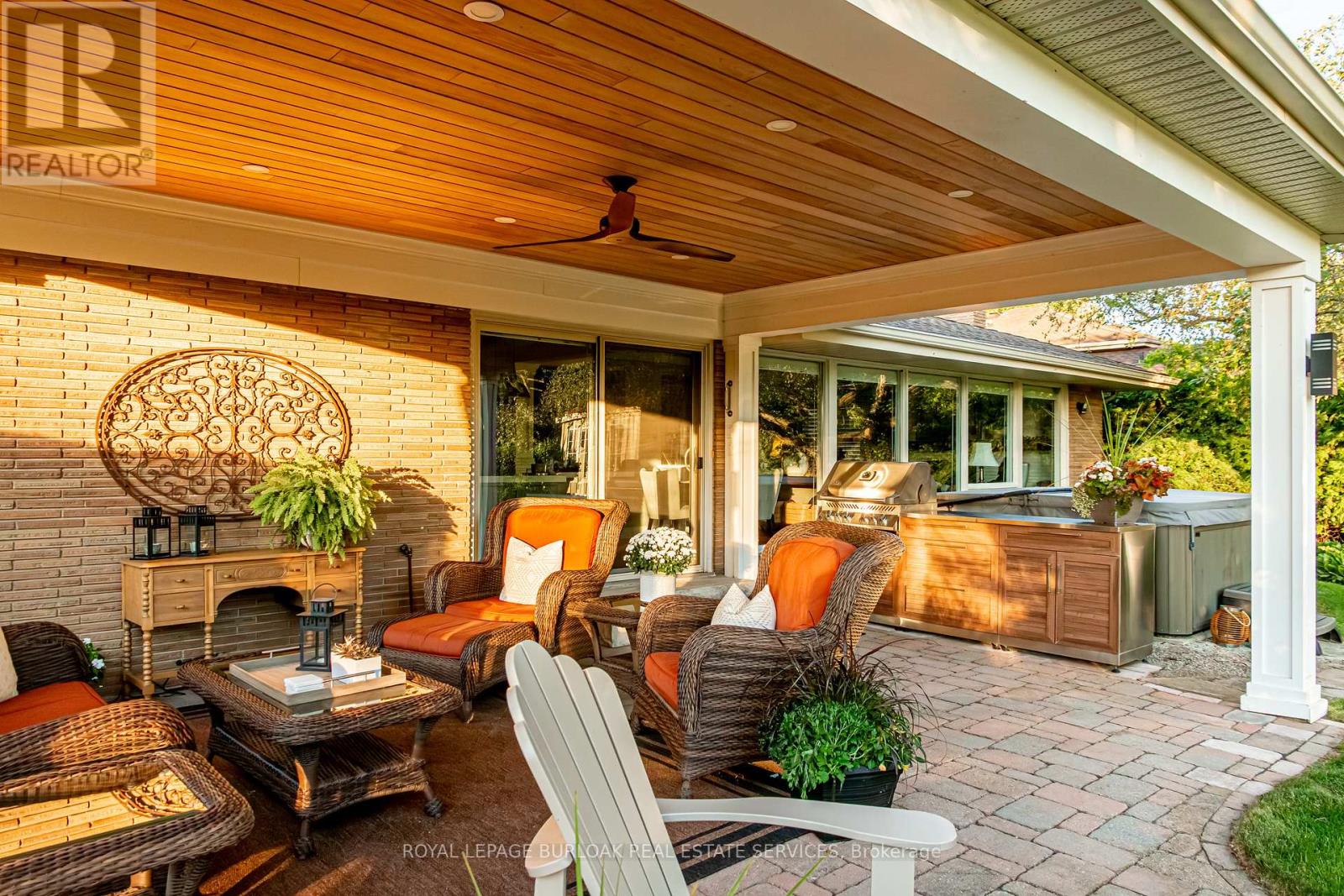 Photo 3 of 724 Kingsway Drive, Burlington ON