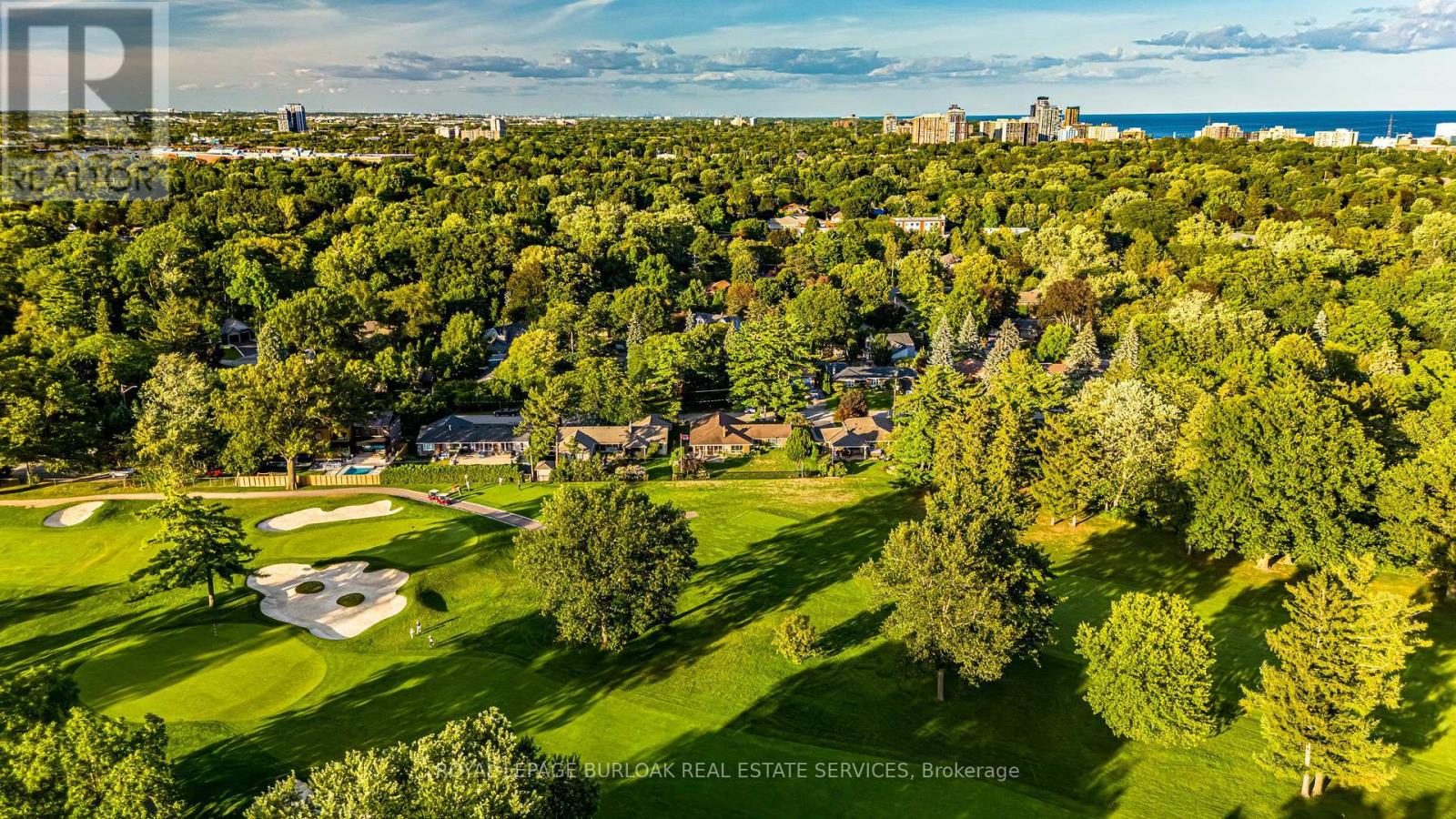 Photo 5 of 724 Kingsway Drive, Burlington ON