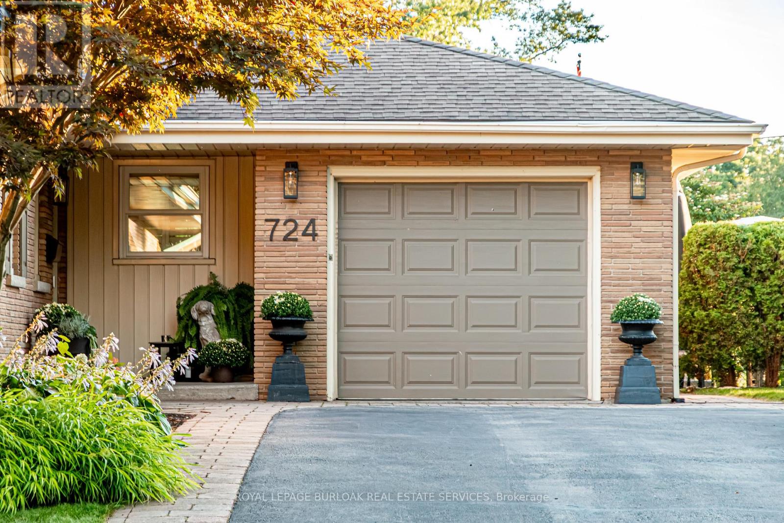 Photo 6 of 724 Kingsway Drive, Burlington ON