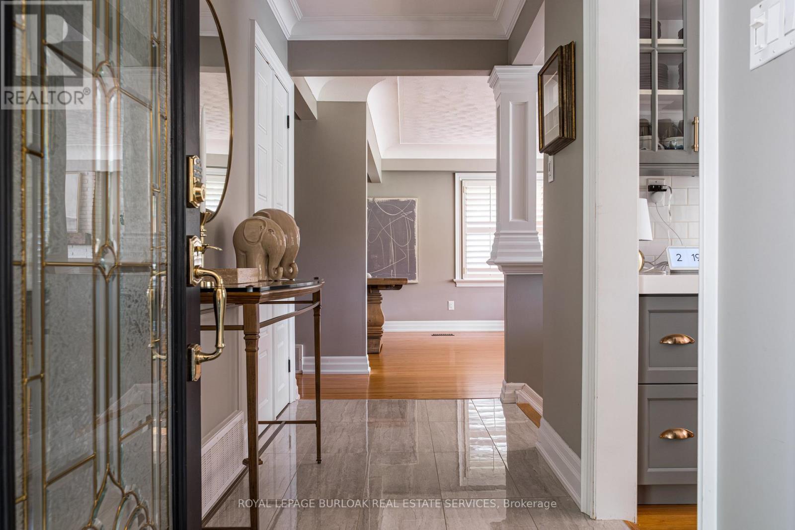 Photo 7 of 724 Kingsway Drive, Burlington ON
