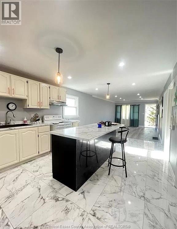 Photo 11 of 2662 Meldrum, Windsor ON