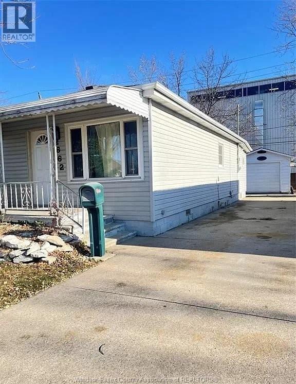 Photo 2 of 2662 Meldrum, Windsor ON