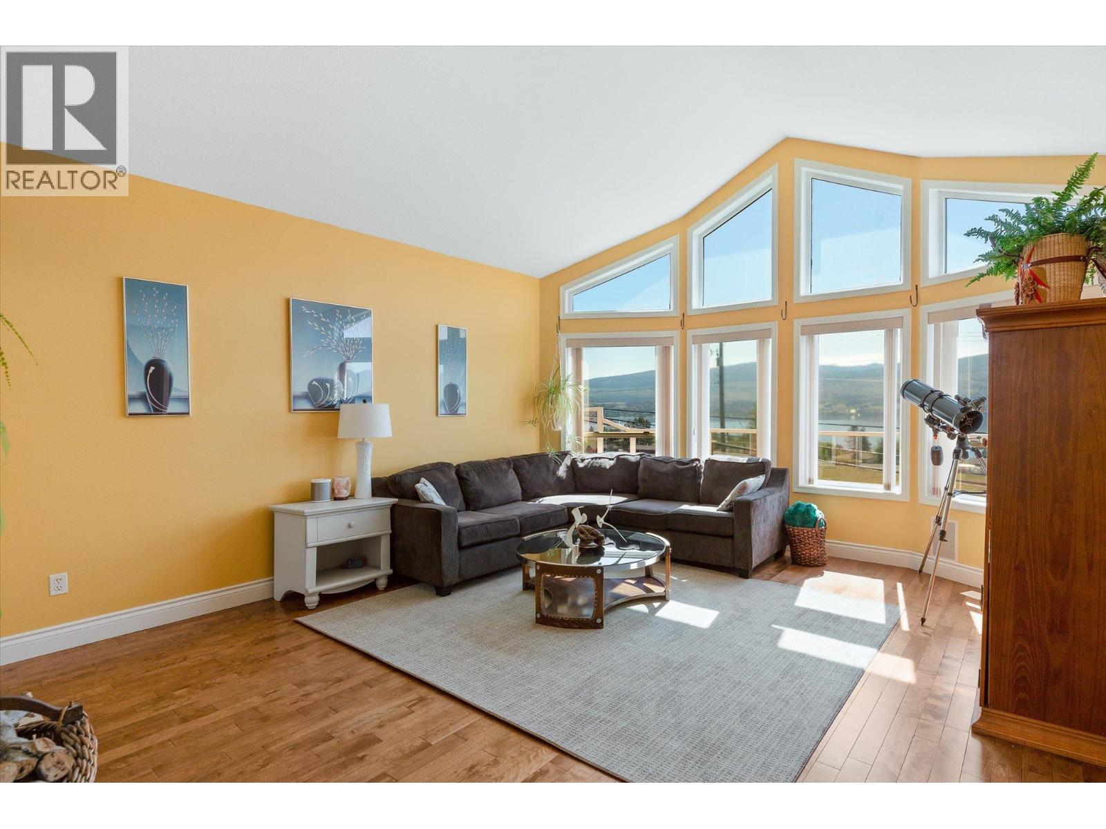  1115 Gregory Road, West Kelowna