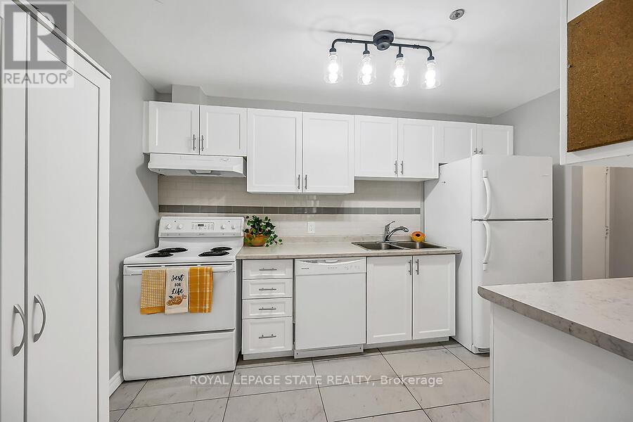 Photo 12 of 204 6 Niagara Street, Grimsby ON
