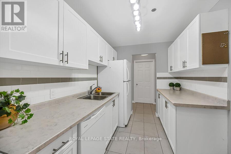 Photo 13 of 204 6 Niagara Street, Grimsby ON