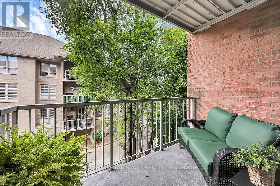 Photo 15 of 204 6 Niagara Street, Grimsby ON