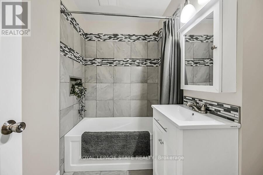 Photo 20 of 204 6 Niagara Street, Grimsby ON