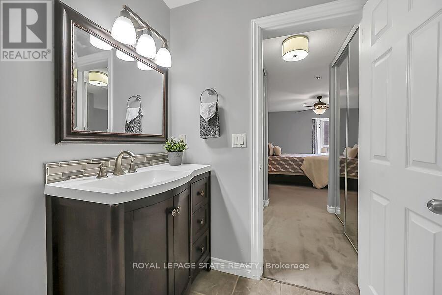 Photo 25 of 204 6 Niagara Street, Grimsby ON