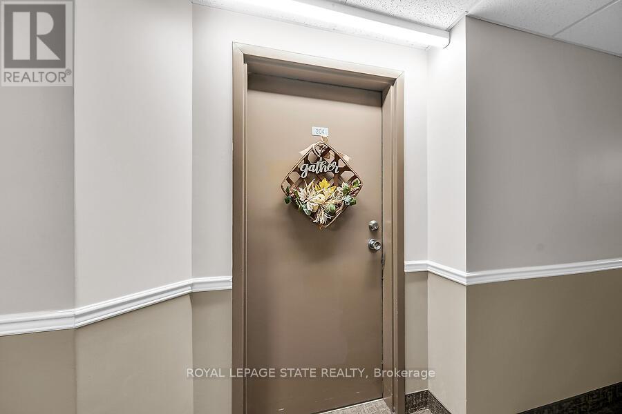 Photo 30 of 204 6 Niagara Street, Grimsby ON