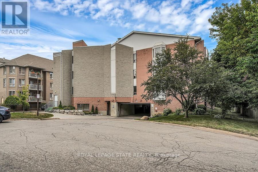Photo 38 of 204 6 Niagara Street, Grimsby ON