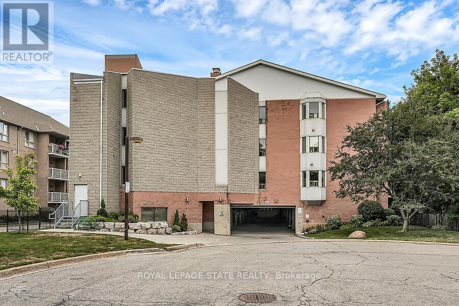 Photo 40 of 204 6 Niagara Street, Grimsby ON