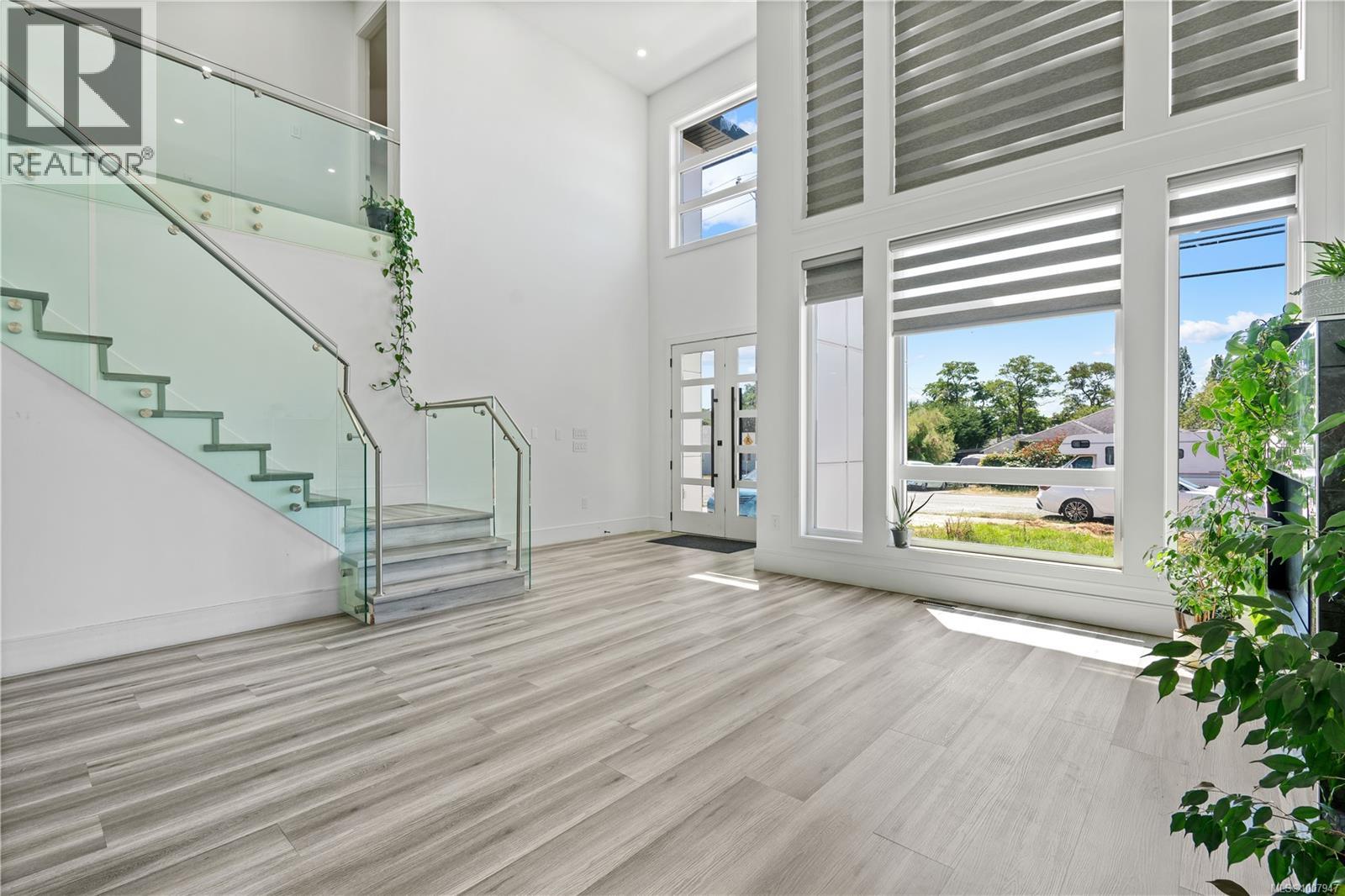 Photo 6 of 146 Cadillac Ave, Saanich BC