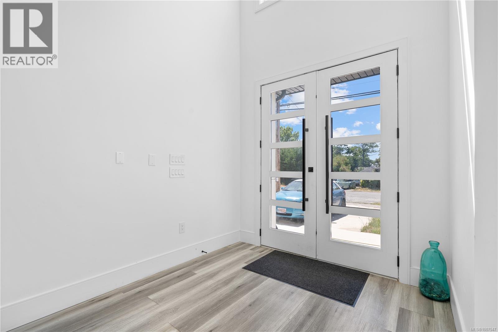Photo 5 of 146 Cadillac Ave, Saanich BC