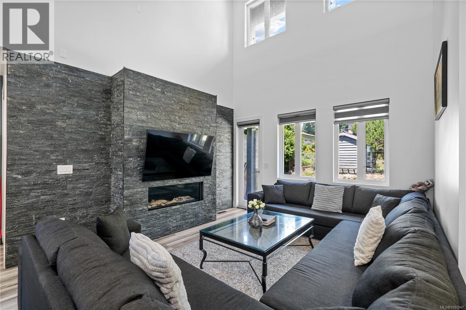 Photo 11 of 146 Cadillac Ave, Saanich BC