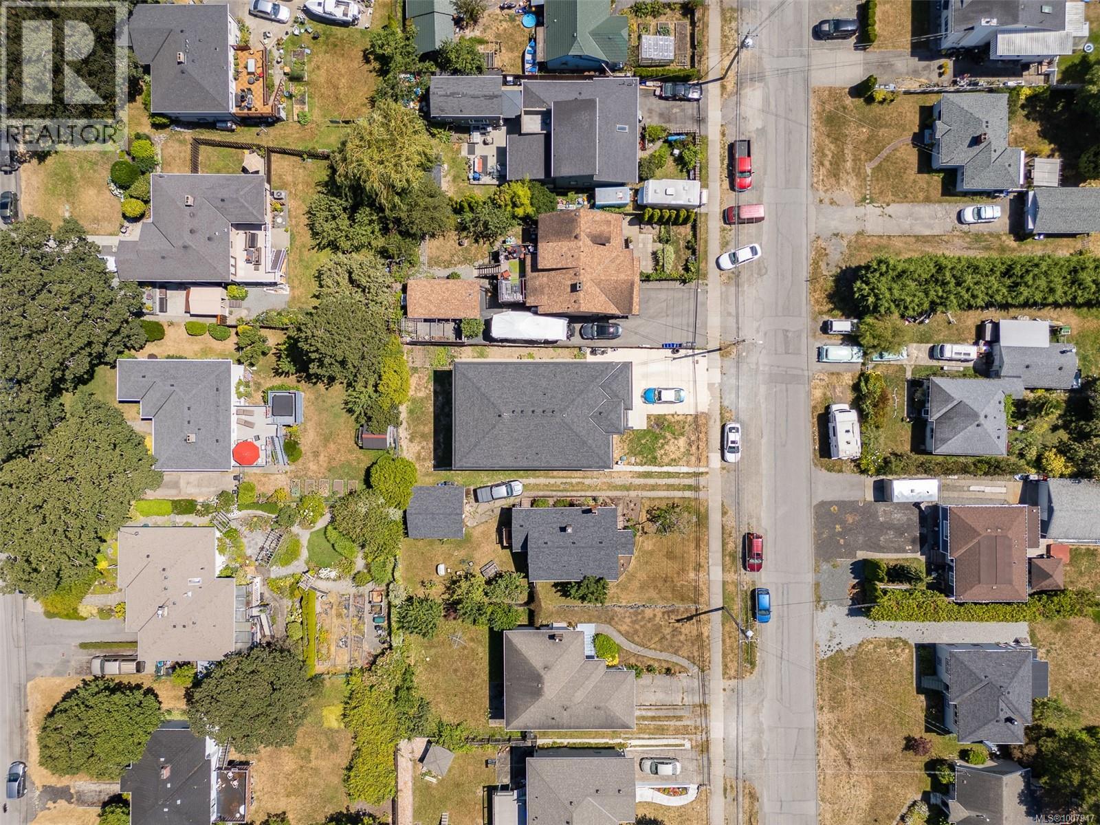 Photo 52 of 146 Cadillac Ave, Saanich BC