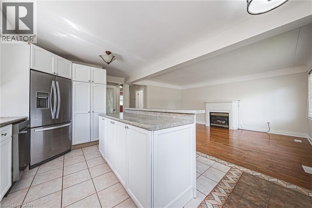 Photo 10 of 40 Wyngate Avenue, Hamilton ON