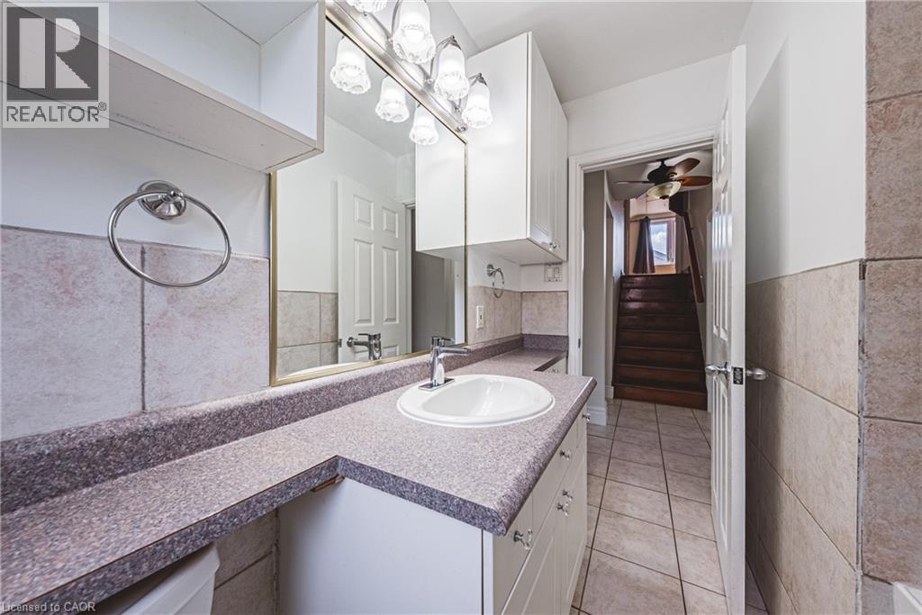 Photo 14 of 40 Wyngate Avenue, Hamilton ON