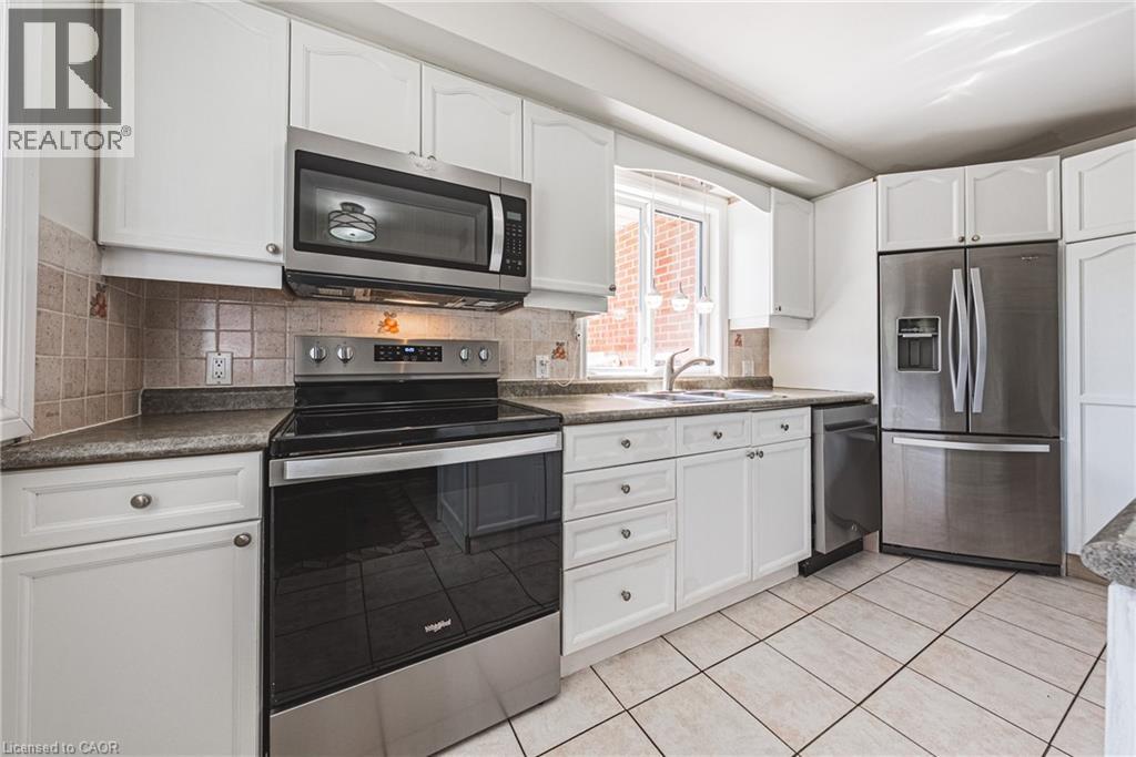 Photo 12 of 40 Wyngate Avenue, Hamilton ON