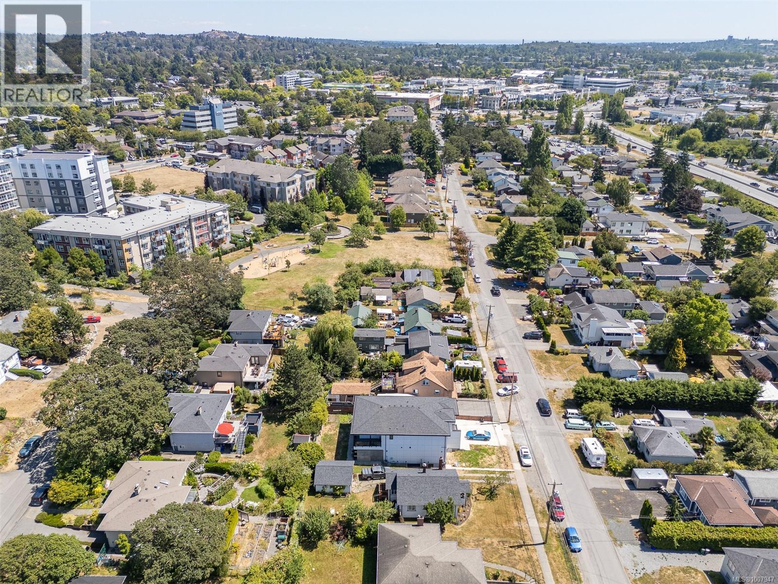 Photo 54 of 146 Cadillac Ave, Saanich BC