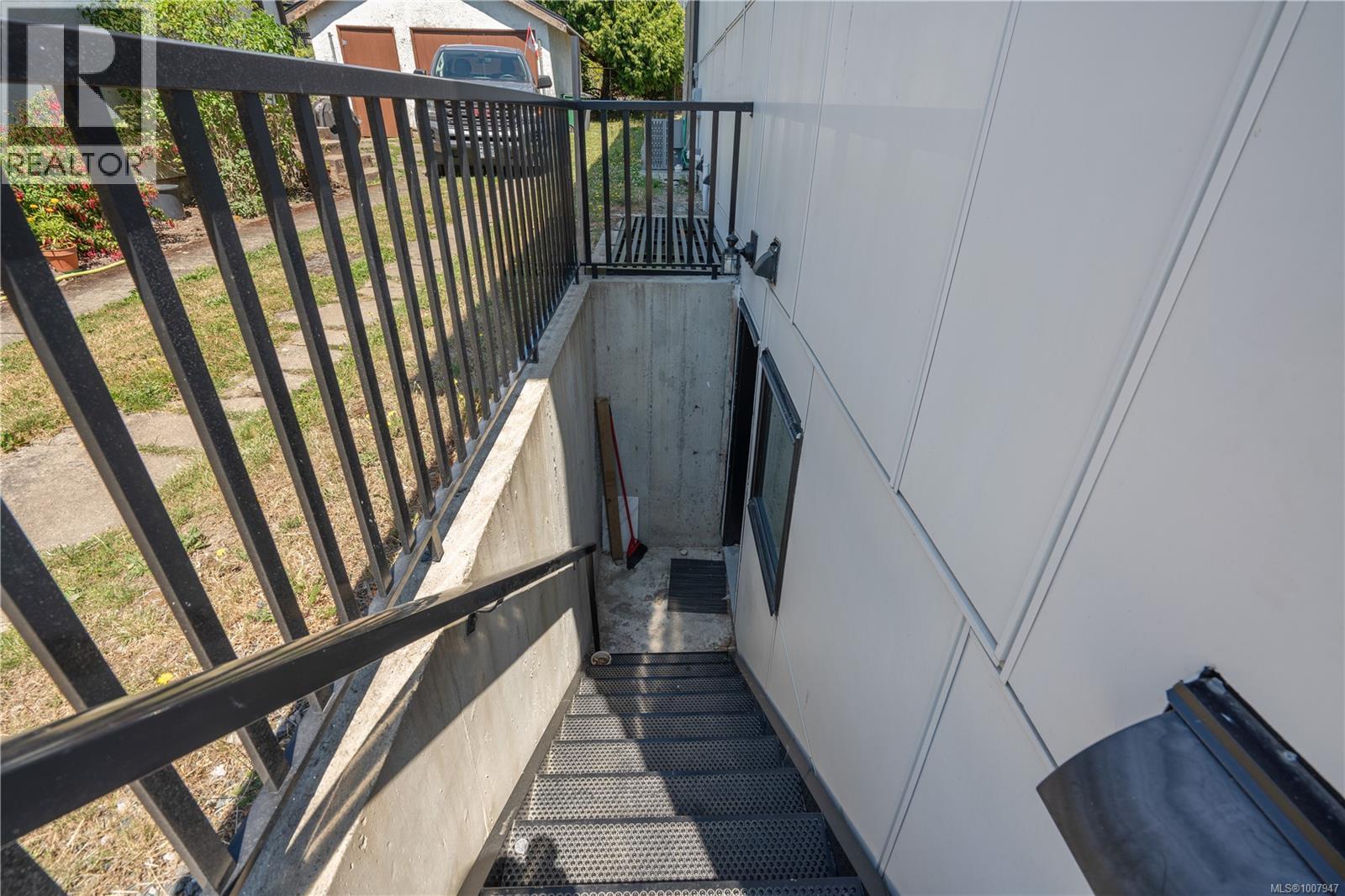 Photo 38 of 146 Cadillac Ave, Saanich BC