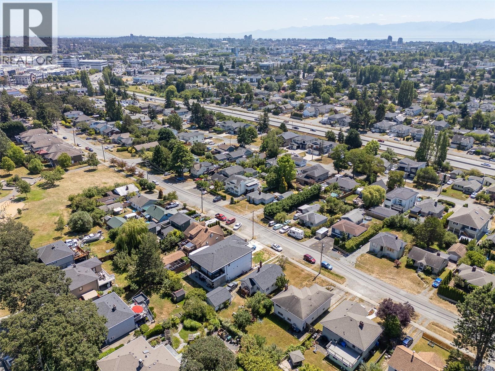 Photo 55 of 146 Cadillac Ave, Saanich BC