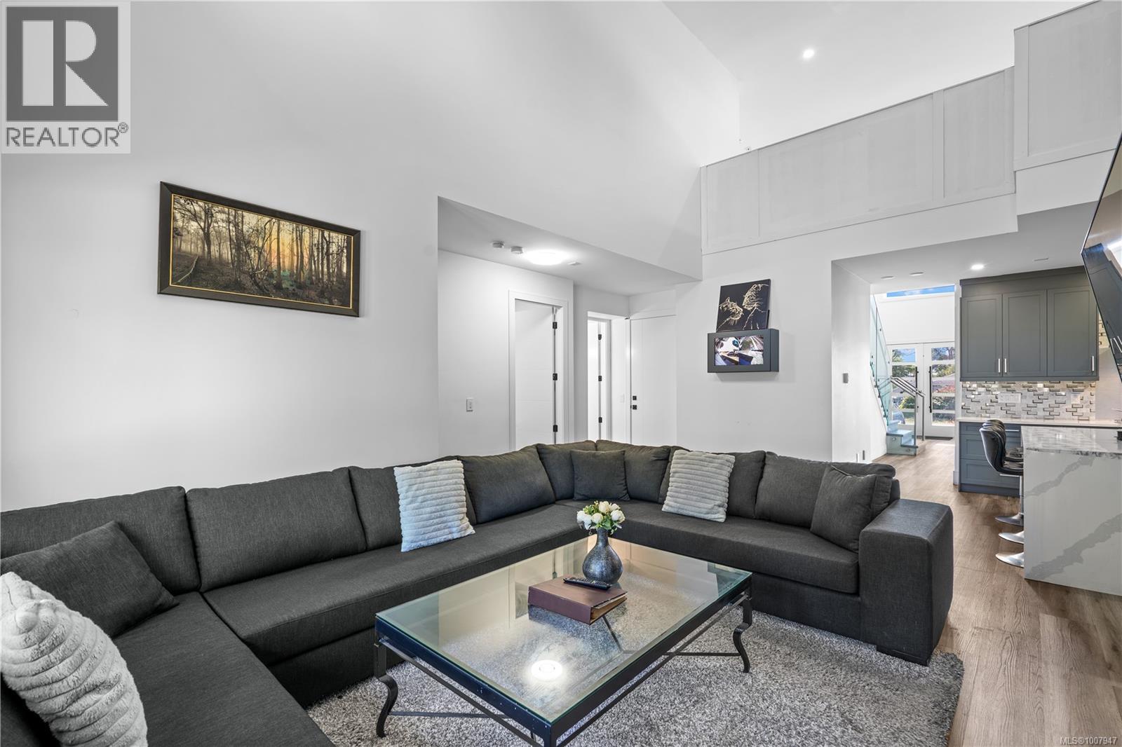 Photo 13 of 146 Cadillac Ave, Saanich BC