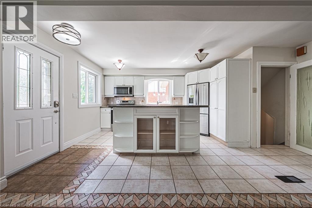 Photo 11 of 40 Wyngate Avenue, Hamilton ON