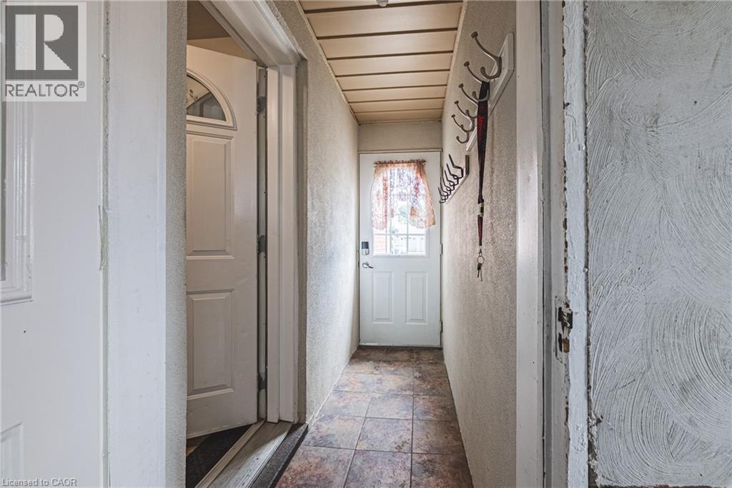 Photo 28 of 40 Wyngate Avenue, Hamilton ON