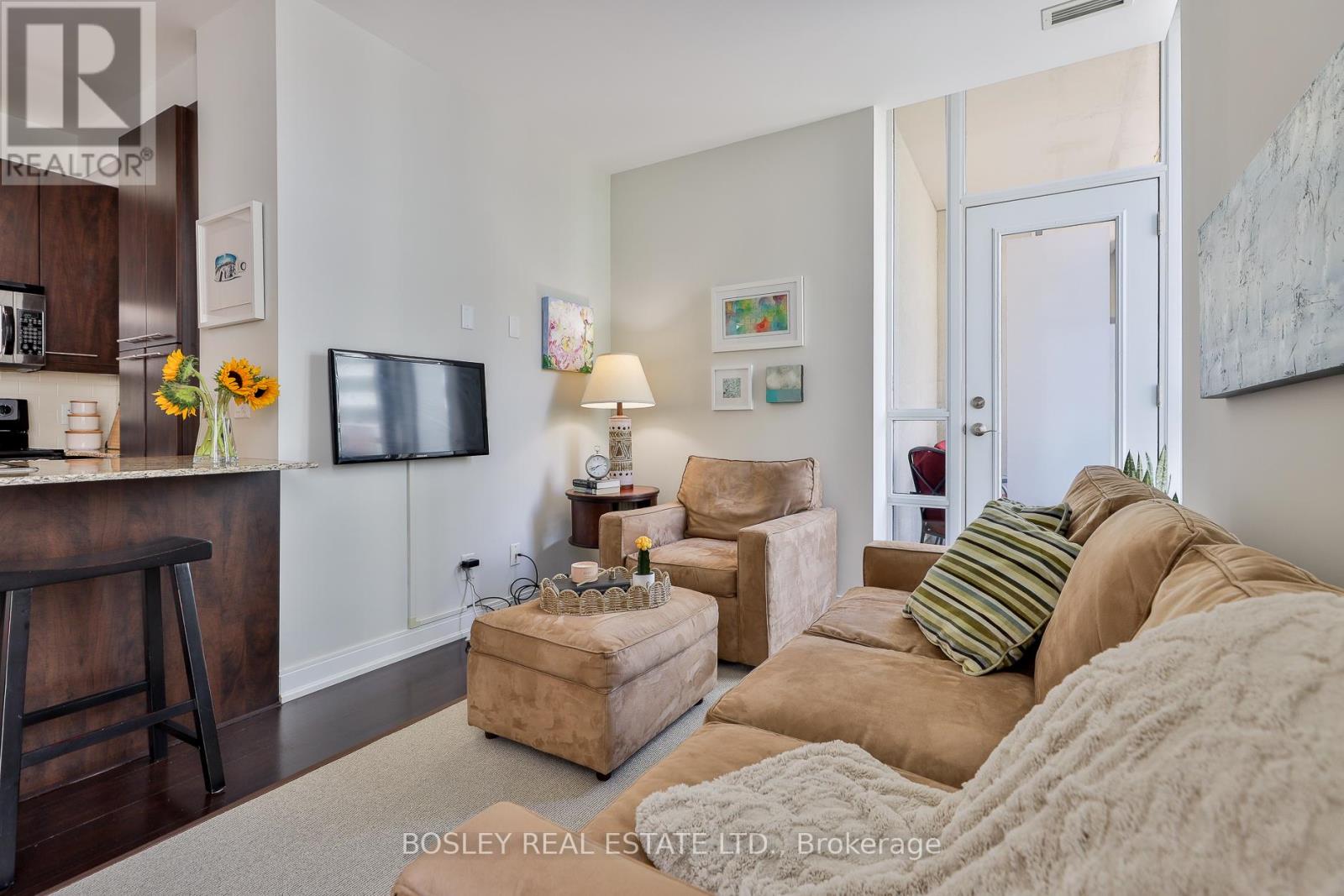 Photo 14 of 318 88 Broadway Avenue, Toronto ON