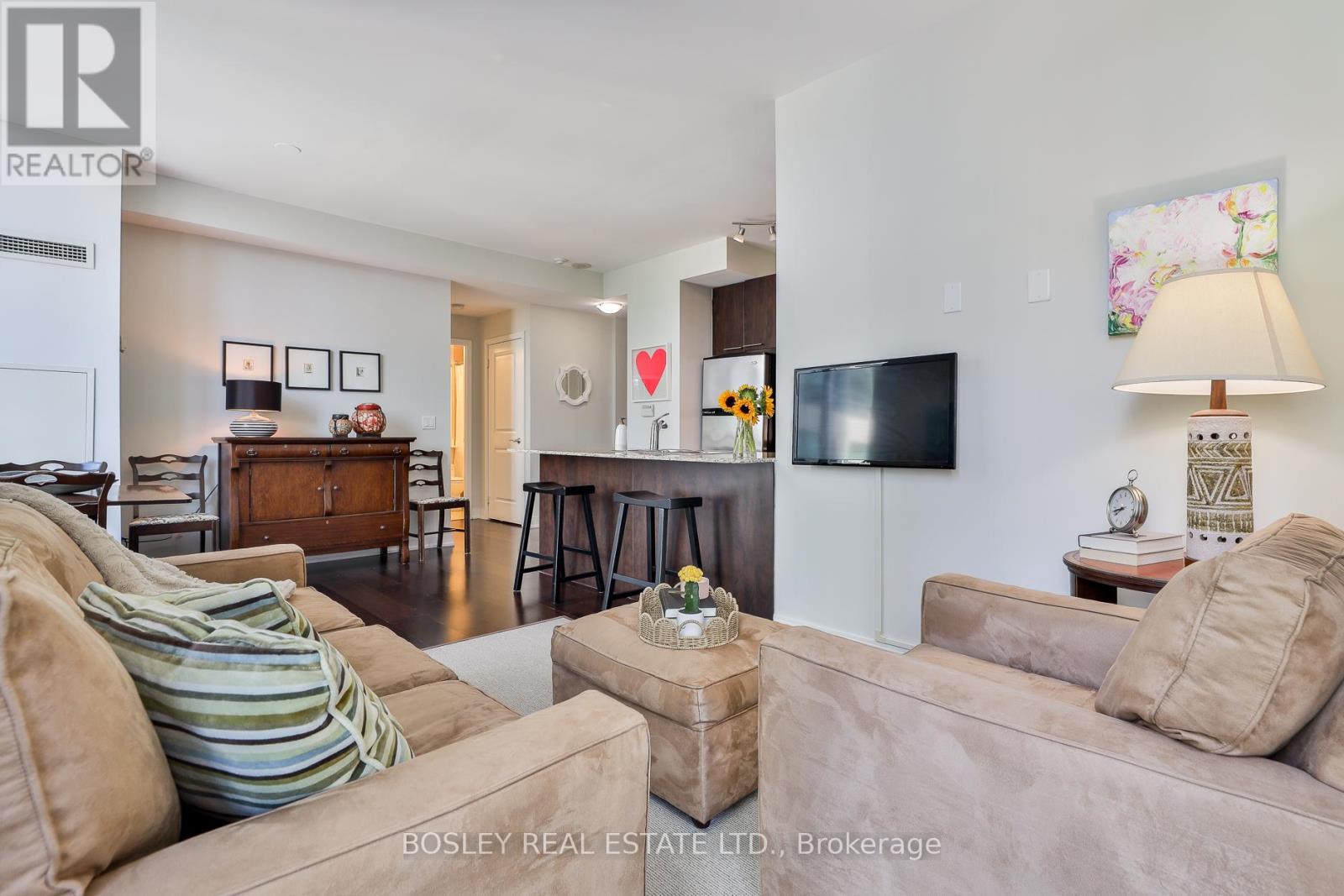 Photo 15 of 318 88 Broadway Avenue, Toronto ON