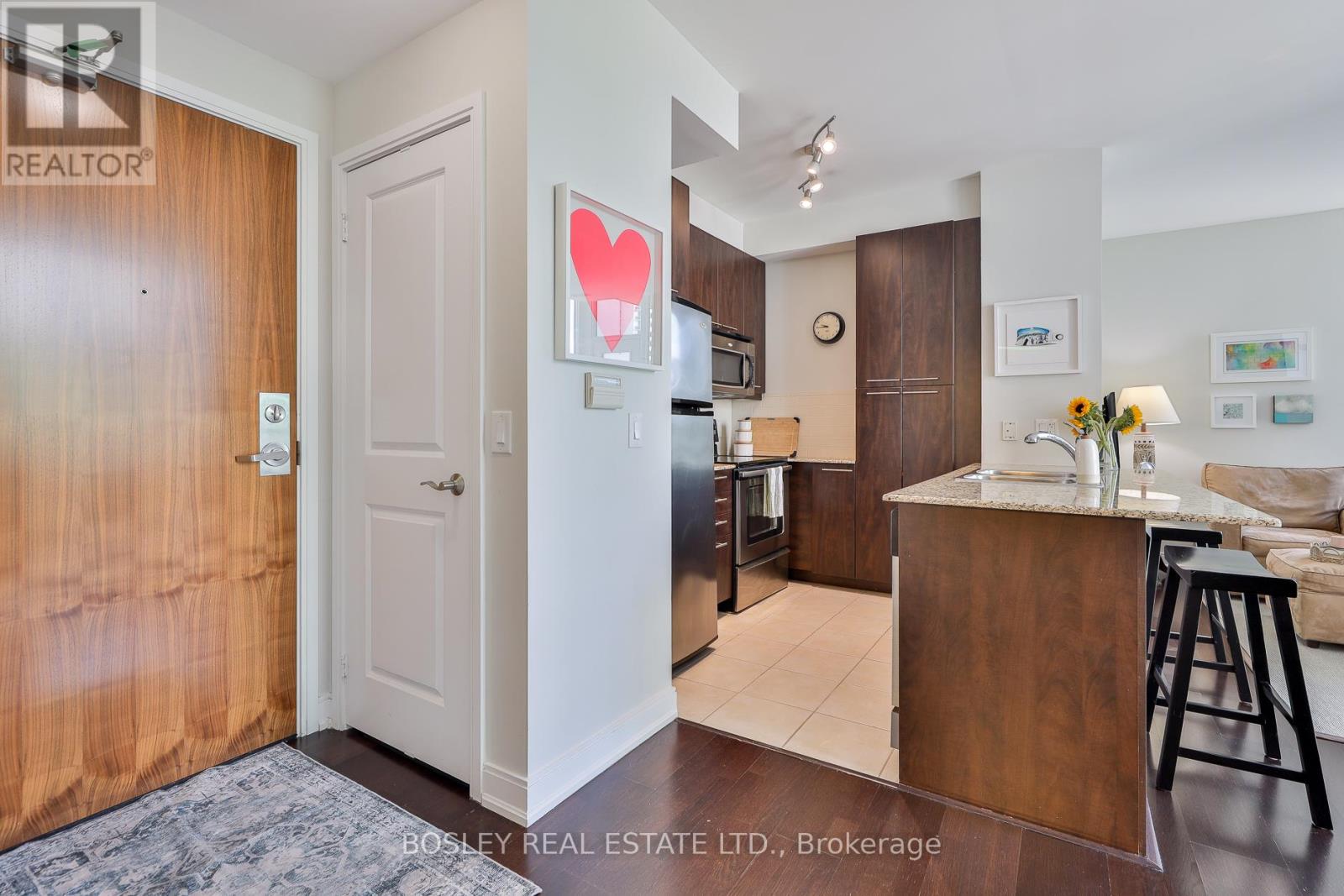 Photo 2 of 318 88 Broadway Avenue, Toronto ON