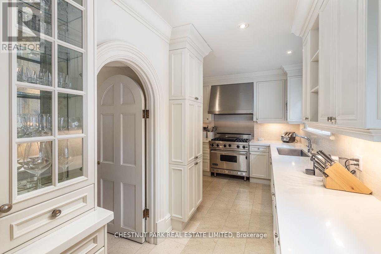 Photo 11 of 45 South Drive, Toronto ON