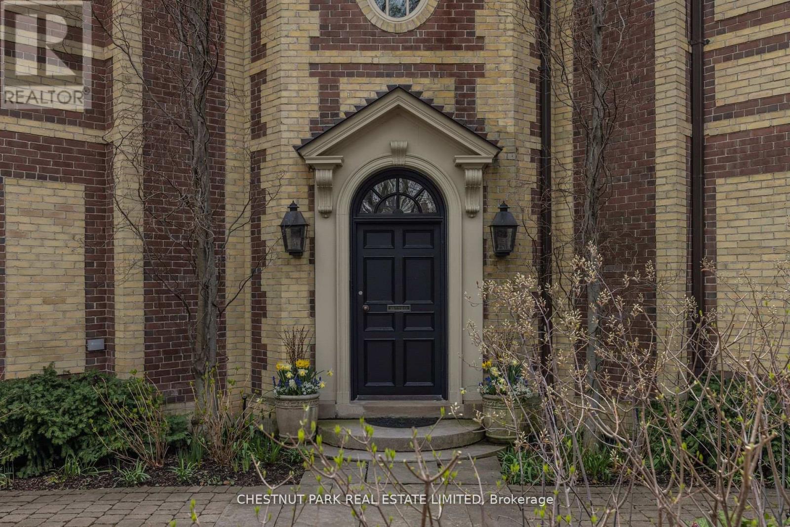 Photo 35 of 45 South Drive, Toronto ON