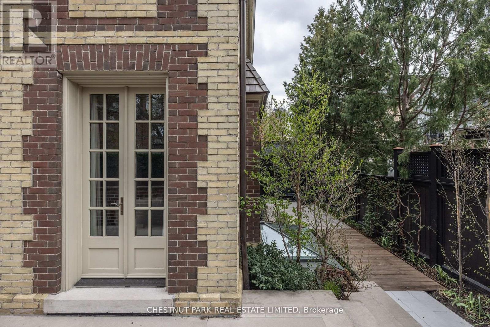 Photo 37 of 45 South Drive, Toronto ON