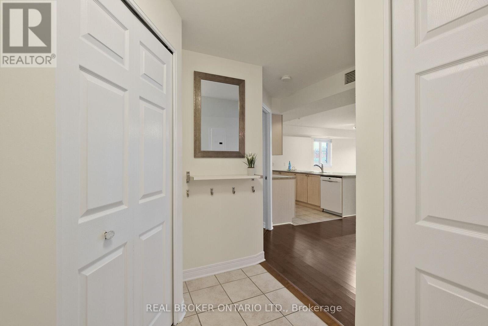 Photo 10 of 306 429 Somerset Street W, Ottawa ON