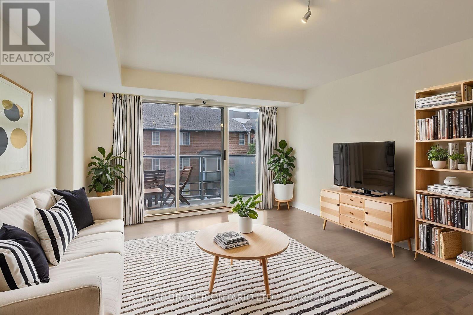 Photo 11 of 306 429 Somerset Street W, Ottawa ON